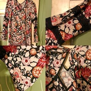 Bell bottom sleeved dress